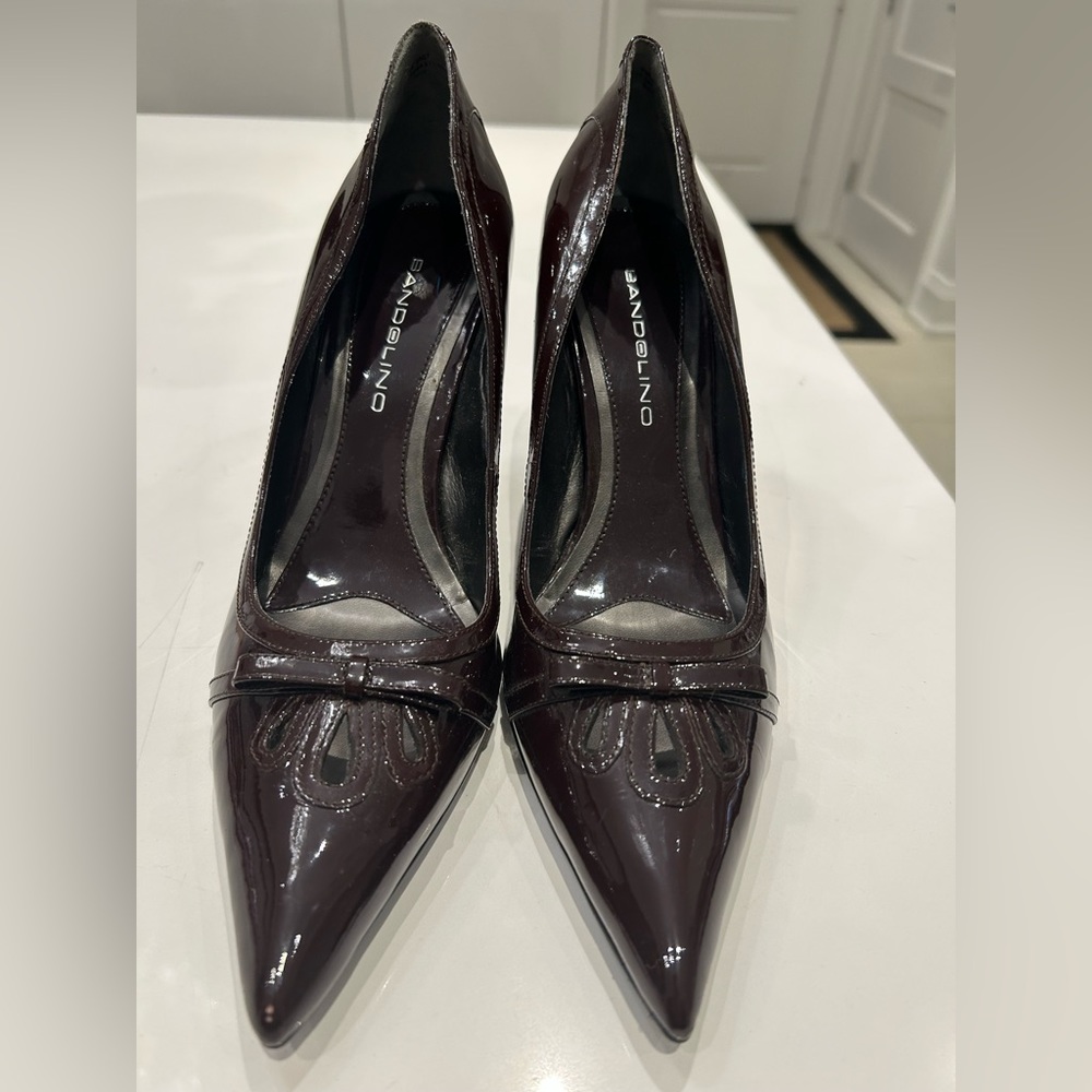 Women’s heels never worn paten leather great condition🌺